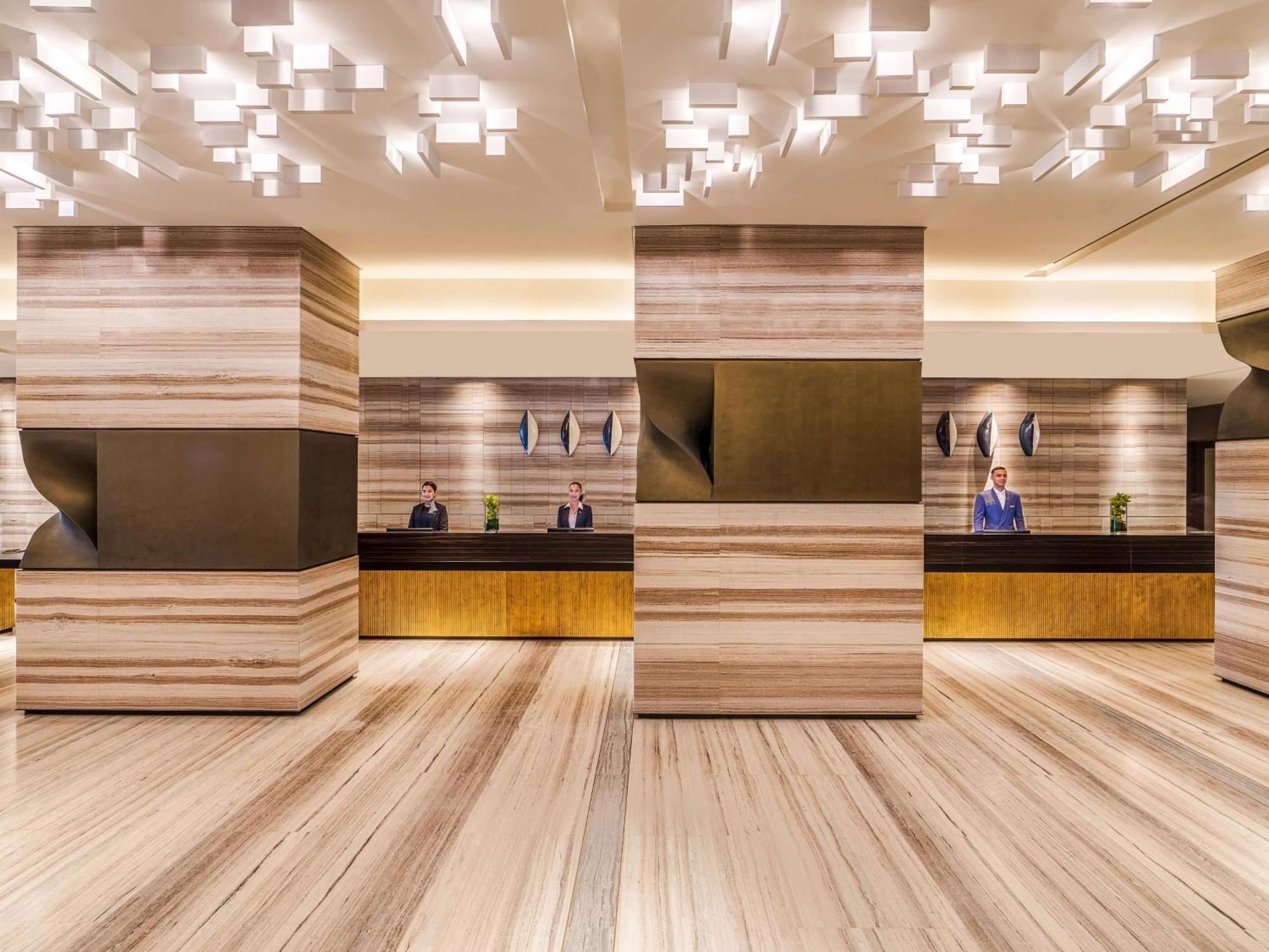 فندق ماريوت الدوحة المظهر الخارجي الصورة The lobby of the hotel