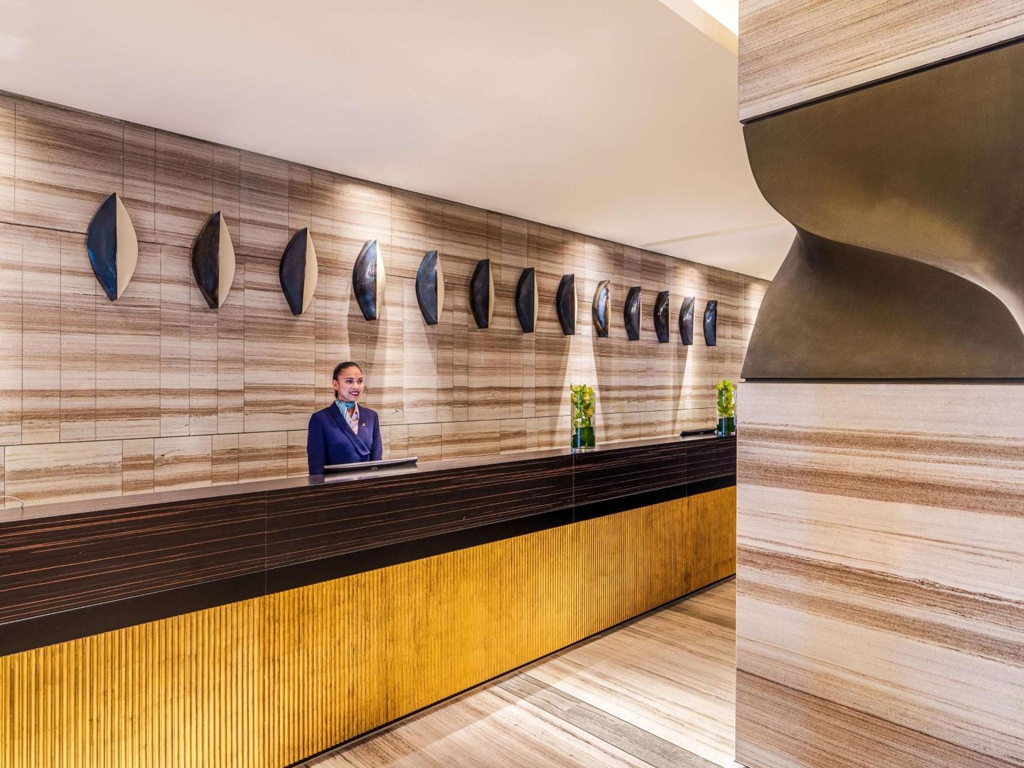 فندق ماريوت الدوحة المظهر الخارجي الصورة The lobby of the hotel