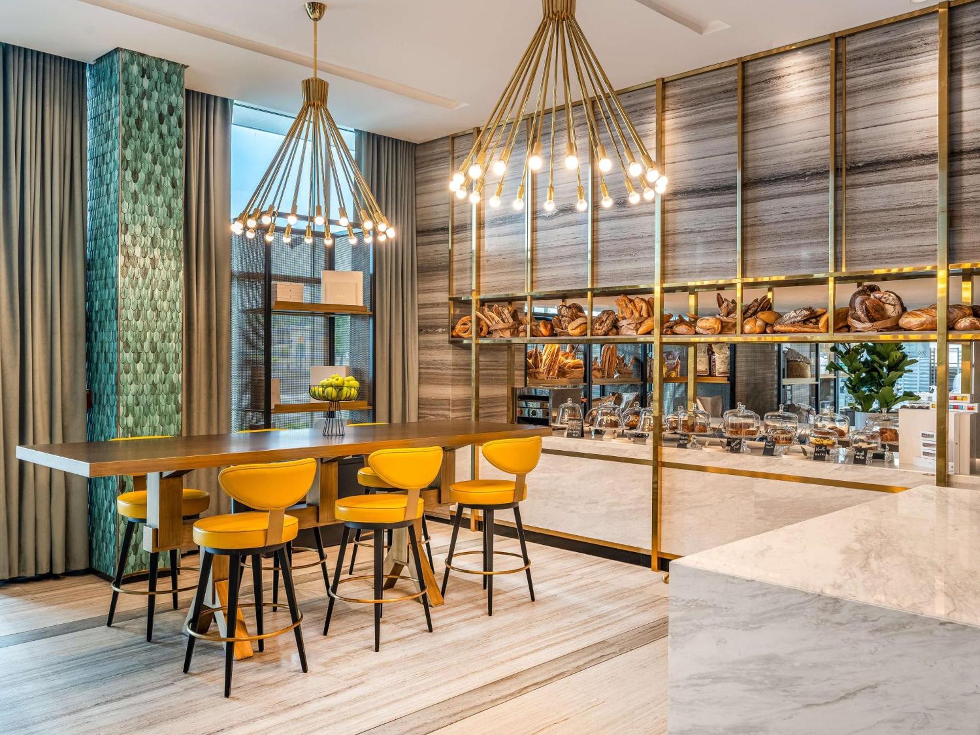 فندق ماريوت الدوحة المظهر الخارجي الصورة The lobby of the hotel