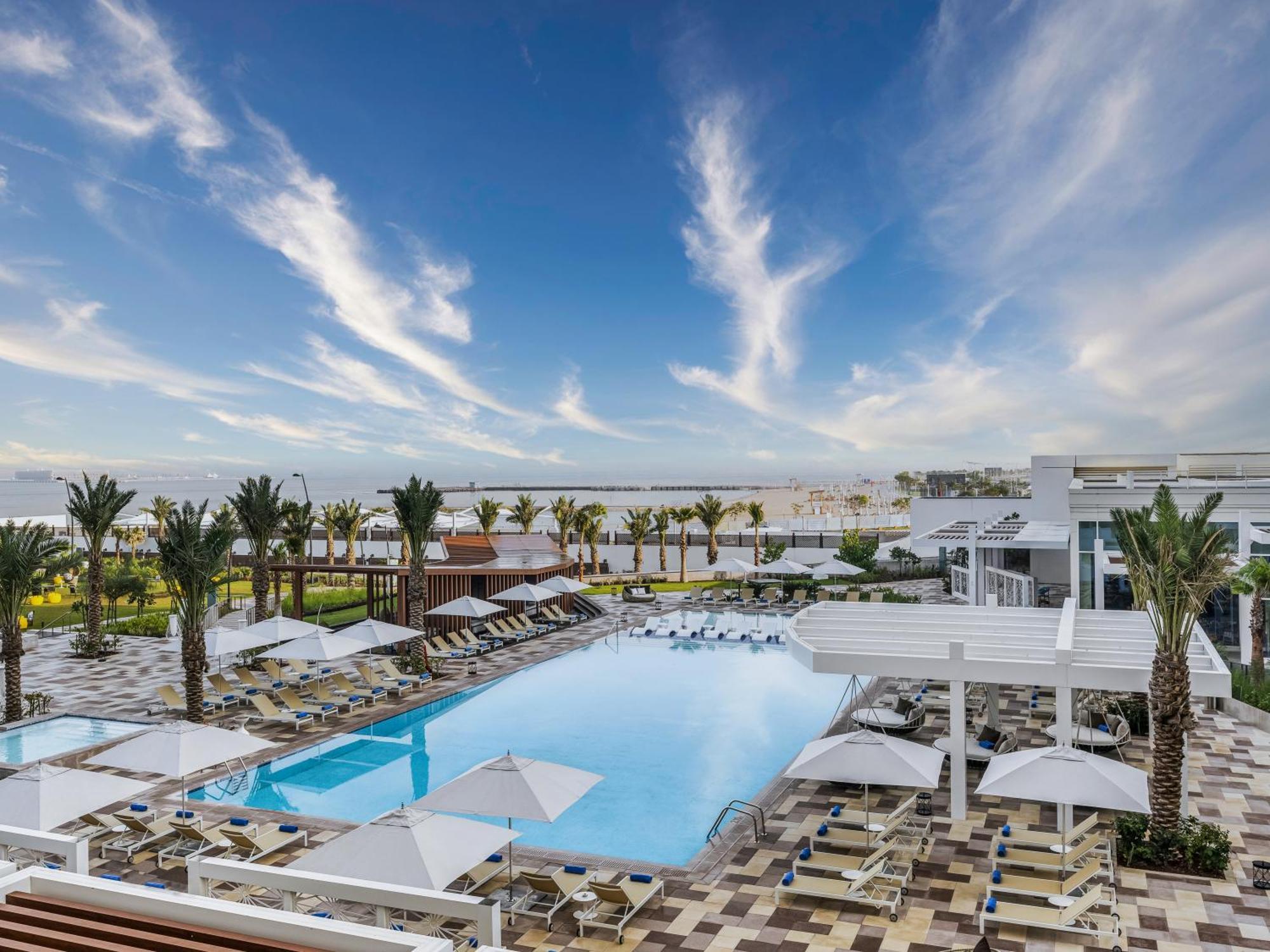 فندق ماريوت الدوحة المظهر الخارجي الصورة The swimming pool at the hotel