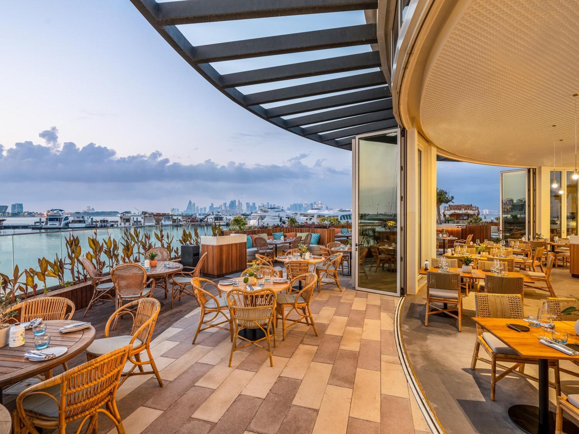 فندق ماريوت الدوحة المظهر الخارجي الصورة The rooftop bar at the Hilton San Diego Bayfront
