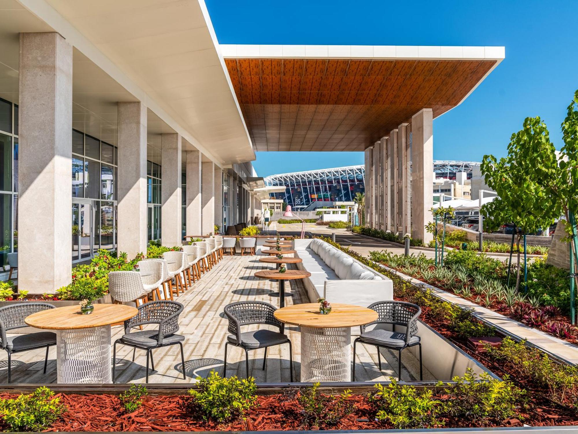 فندق ماريوت الدوحة المظهر الخارجي الصورة The outdoor patio at the Westin