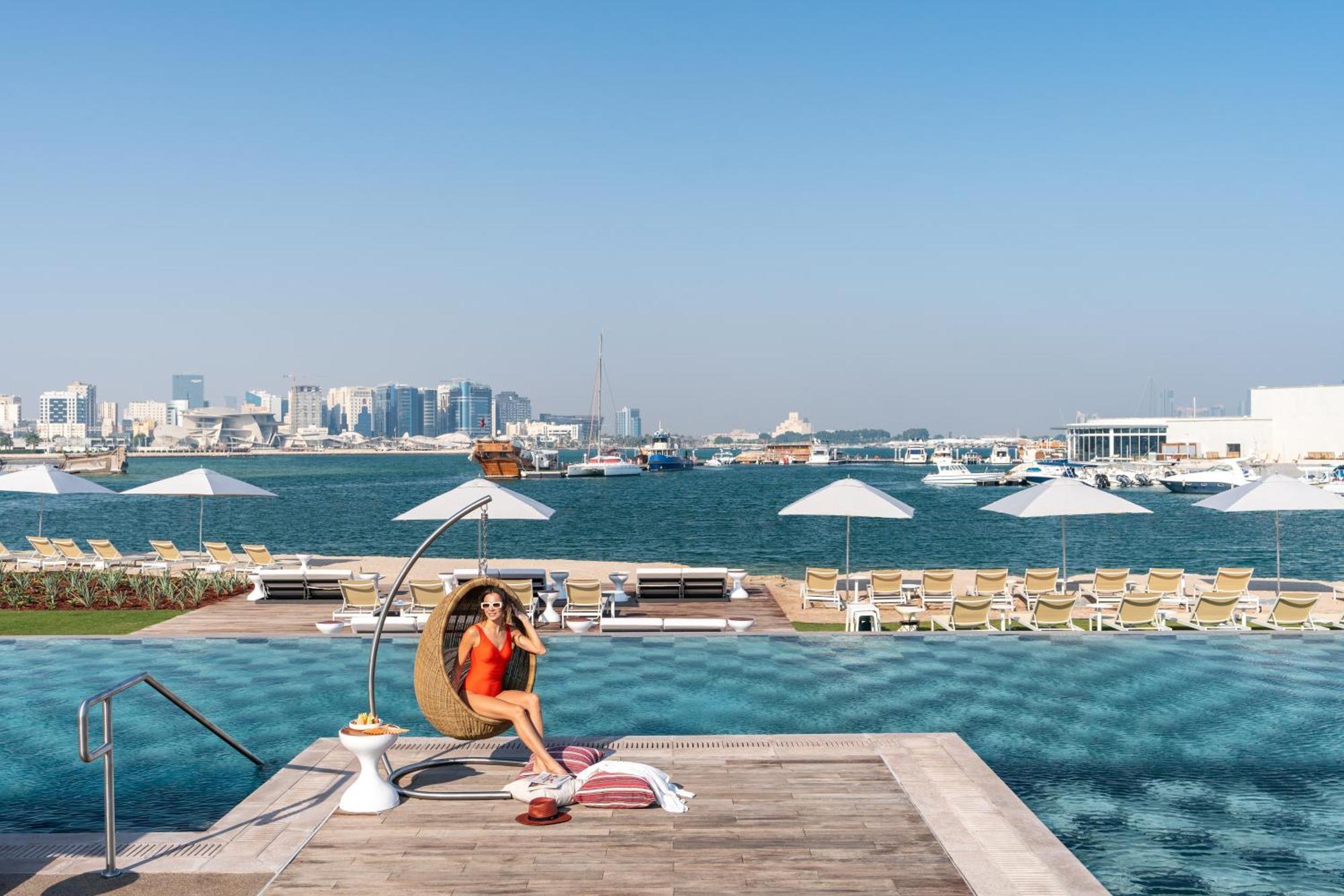 فندق ماريوت الدوحة المظهر الخارجي الصورة View of the Dubai Marina skyline from the Westin